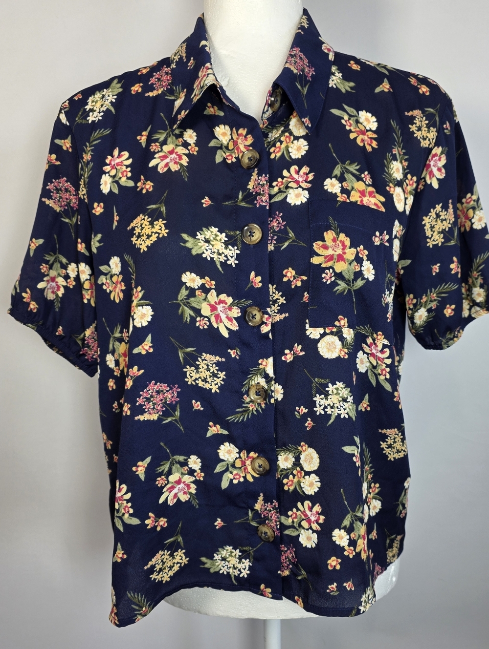 🌸 NWT Pink Rose Floral Button Front Blouse Navy Short Sleeve‎ Size Large 🌸